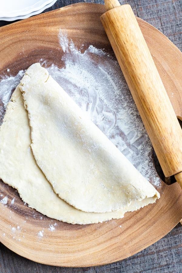 Flaky Pie Crust Recipe (Only 4 Ingredients) - Momsdish