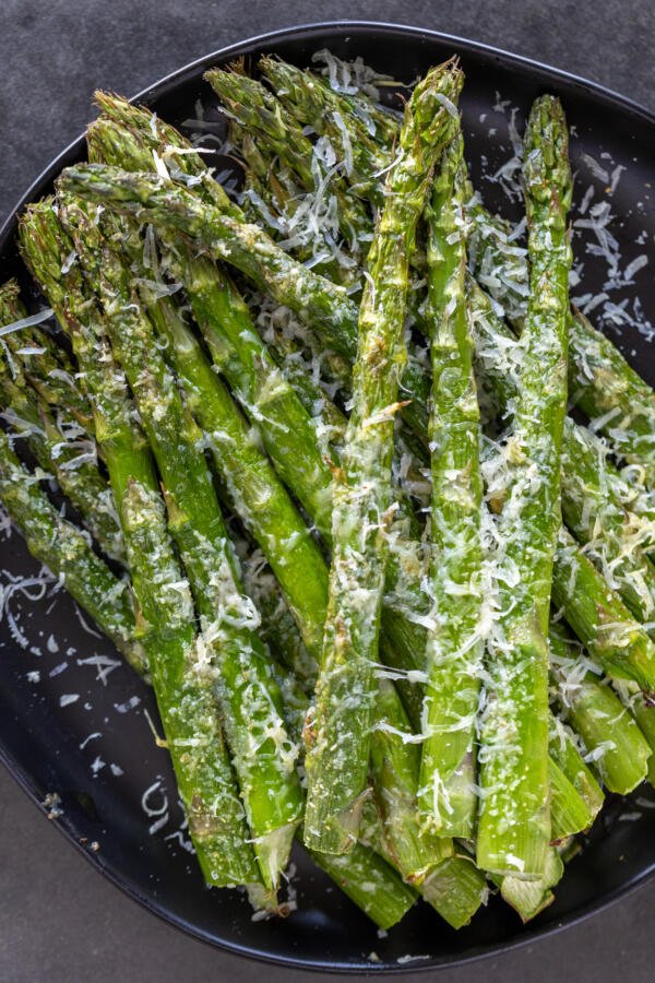 Air Fryer asparagus on a plate.