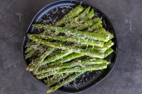 Air Fryer asparagus on a plate.