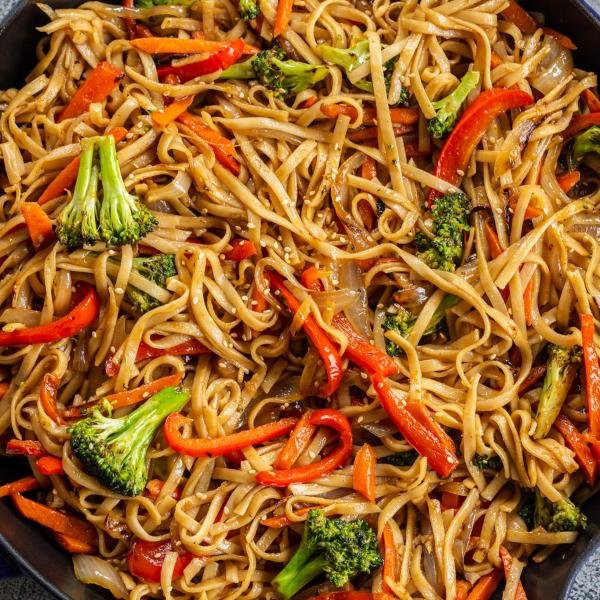 skillet with veggie lo mein