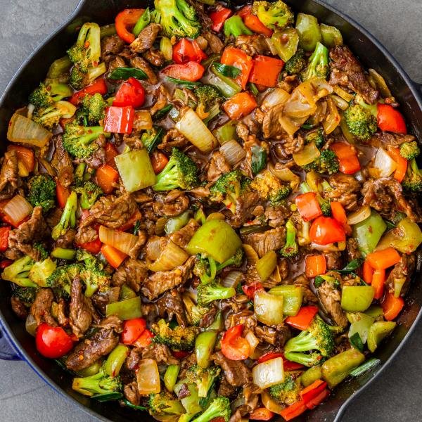 Hunan beef in a pan