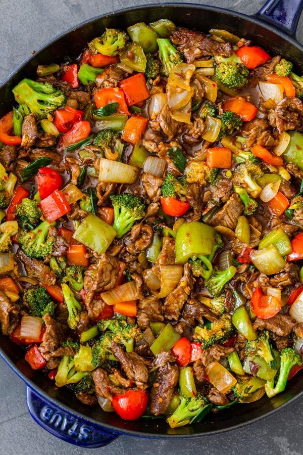 Hunan beef in a pan