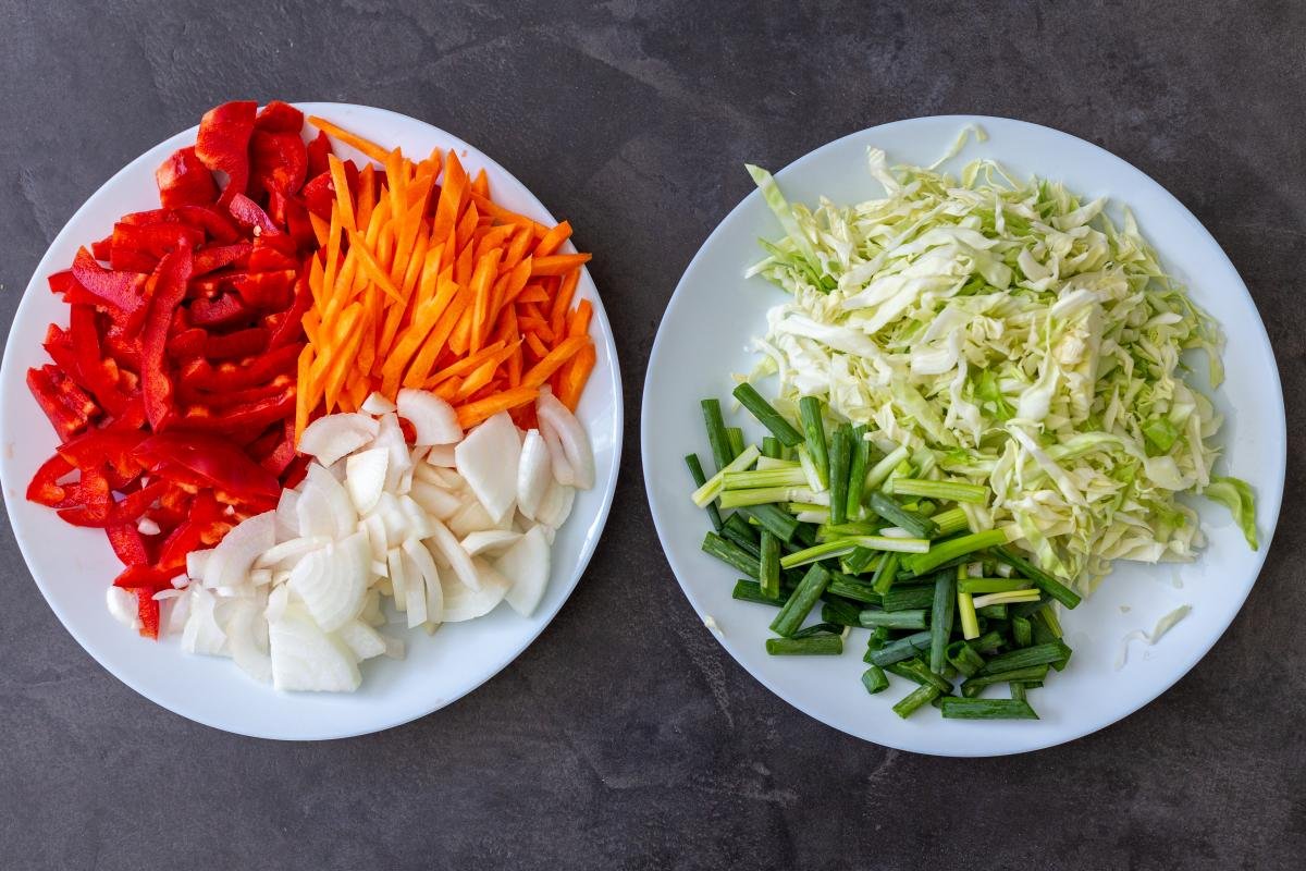 Simple Yakisoba Noodles Recipe Momsdish