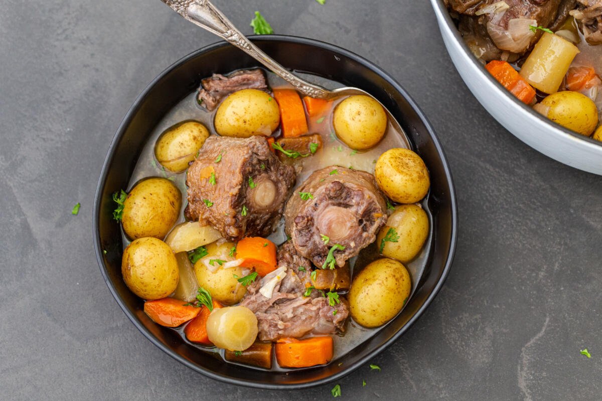 Braised Oxtail Recipe (One Pot) - Momsdish