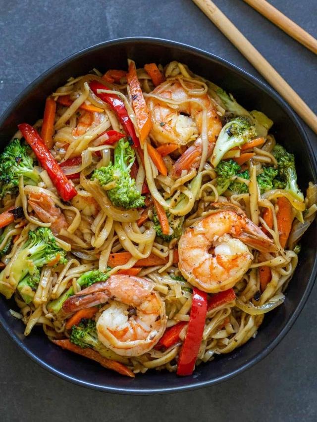 Shrimp Lo Mein (Only 30 Minutes) Story - Momsdish