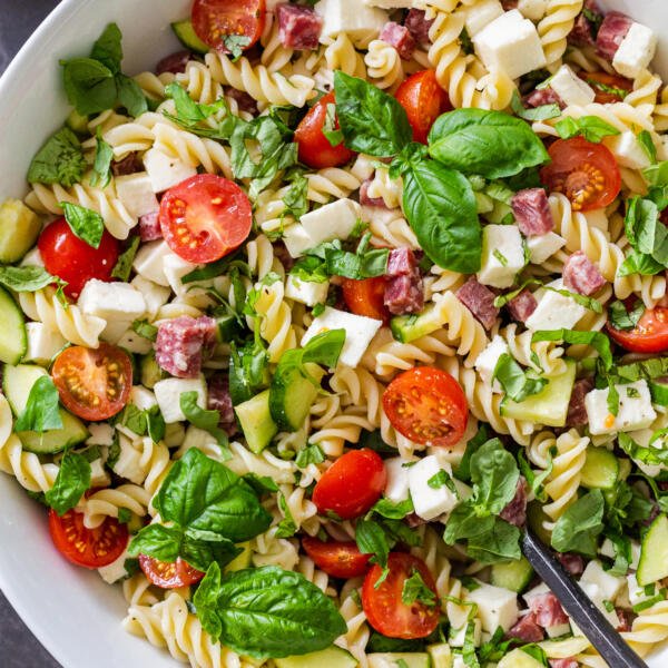 https://cdn.momsdish.com/wp-content/uploads/2020/09/Italian-Pasta-Salad-05-600x600.jpg