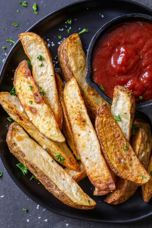 air fryer potato wedges on a plate