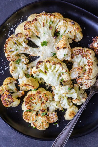 Roasted Cauliflower Steaks (4 Ingredients) - Momsdish