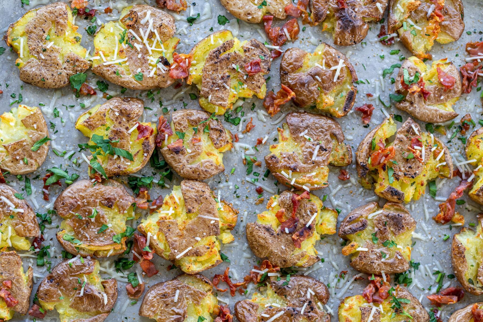 Crispy Smashed Potatoes (Extra Easy) - Momsdish