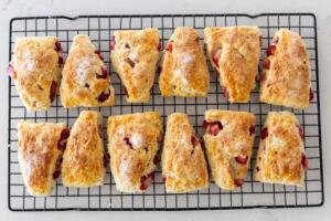 scones on a scooling rack