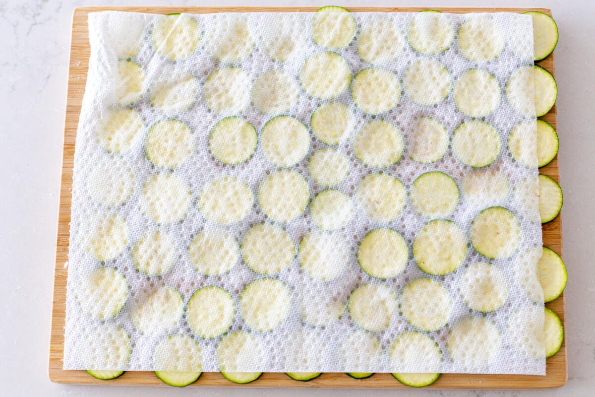 Air Fryer Zucchini Chips (No Breading) Momsdish