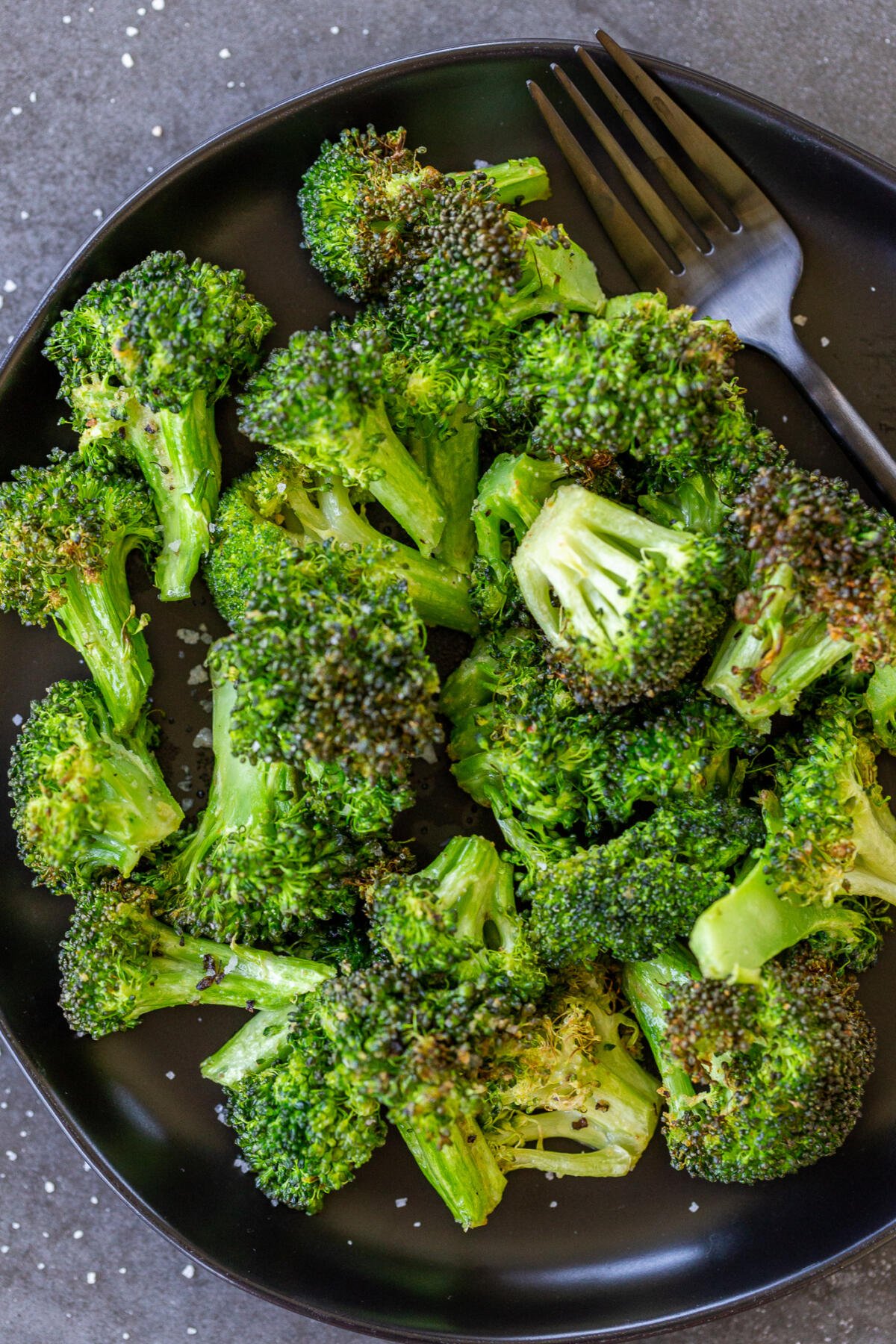 10 Minute Air Fryer Broccoli Recipe (Crunchiest!) - Momsdish