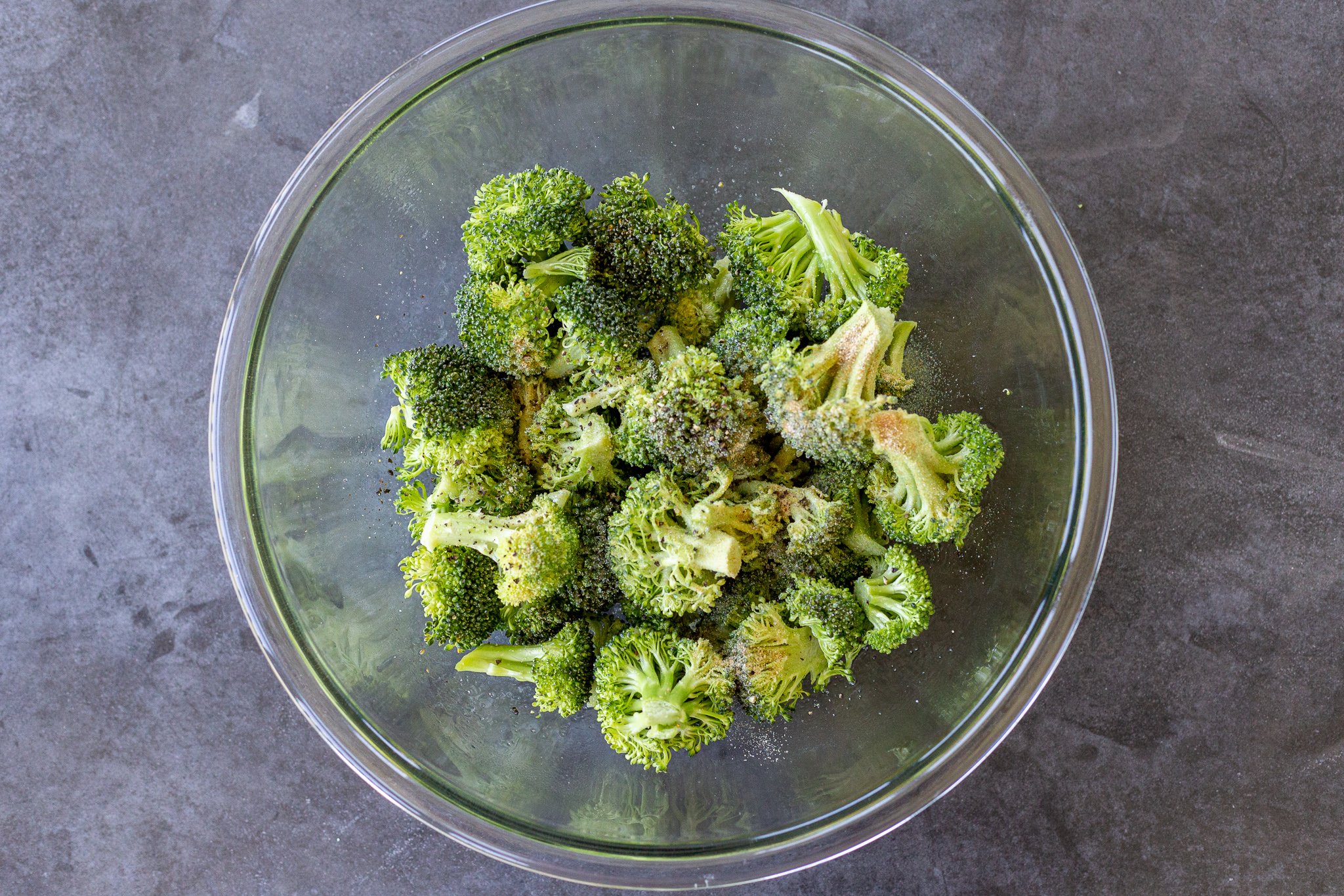 10 Minute Air Fryer Broccoli Recipe (Crunchiest!) - Momsdish