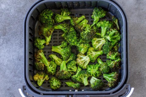 Air fryer broccoli in an air fryer basket