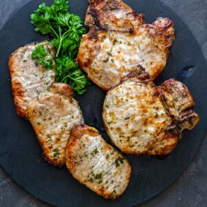 Easy Air Fryer Pork Chops (Video) - Momsdish