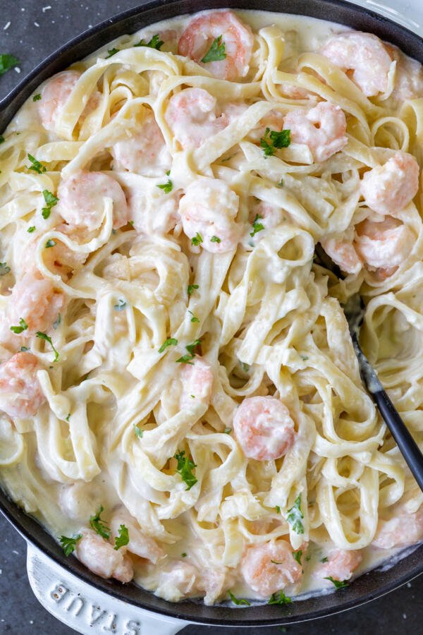 Shrimp Fettuccine Alfredo in a pan 