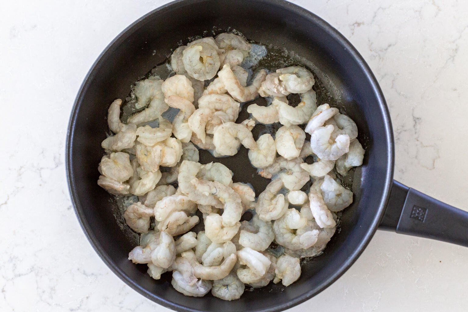 Shrimp Fettuccine Alfredo Recipe (30 Minutes) - Momsdish