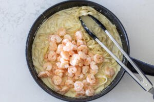 Fettuccine Alfredo with shrimp in a pan
