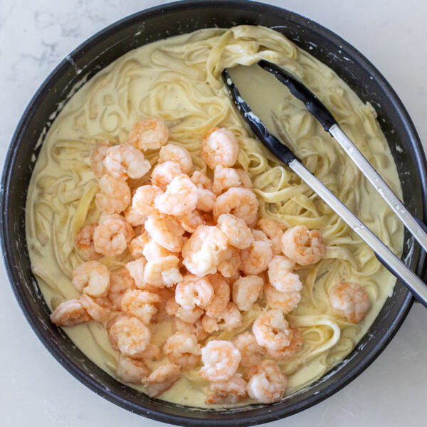 Fettuccine Alfredo with shrimp in a pan