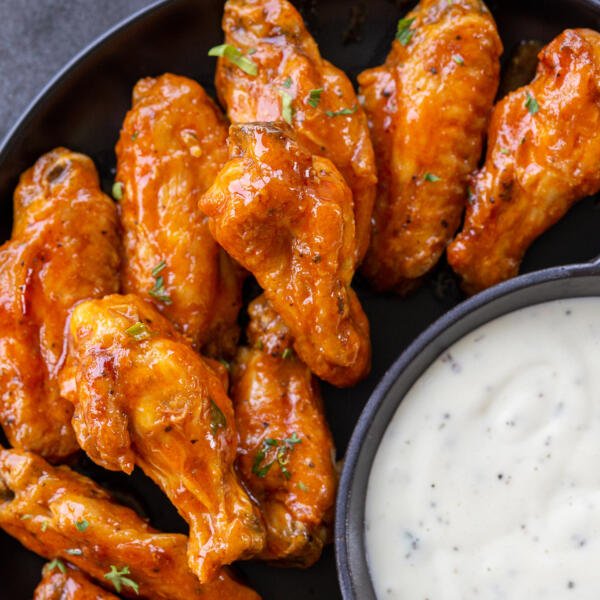 air fryer wing with buffalo sauce with ranch