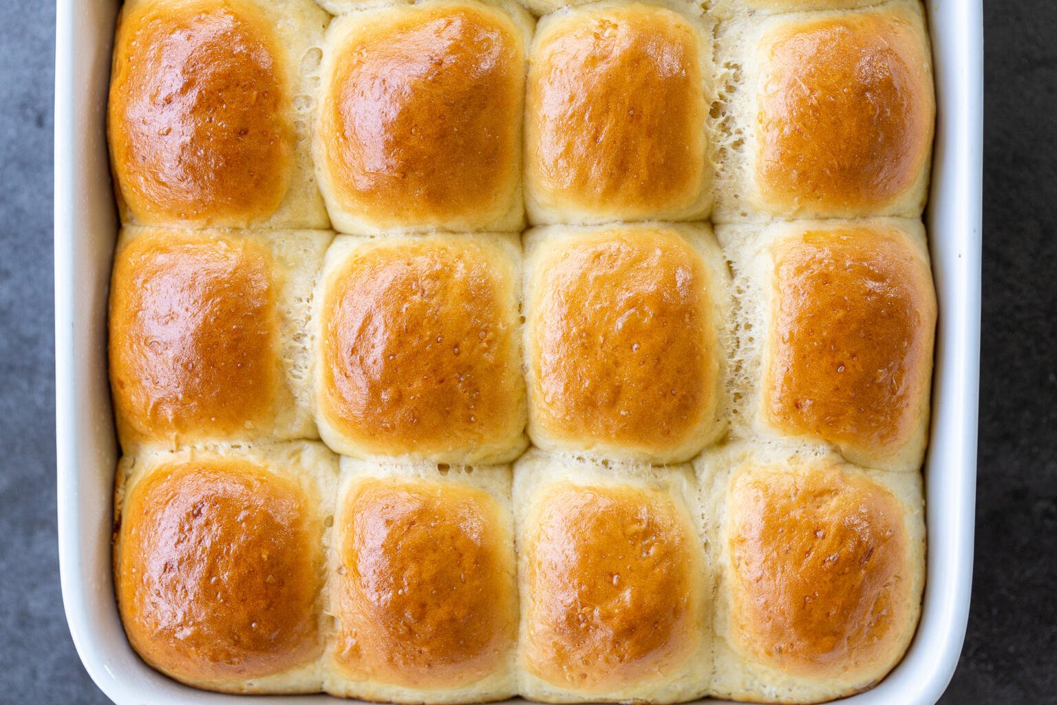 Easy No-Knead Dinner Rolls Recipe - Momsdish