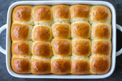 baked dinner rolls in a pan