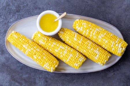 How to Boil Corn on the Cob (Ultimate Guide) - Momsdish