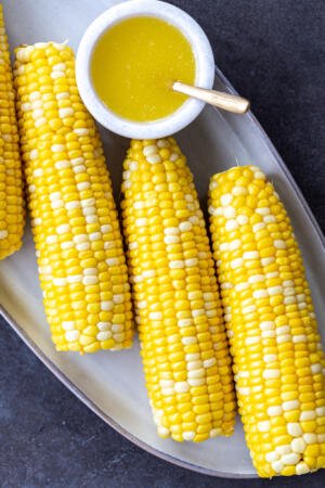 How to Boil Corn on the Cob (Ultimate Guide) - Momsdish