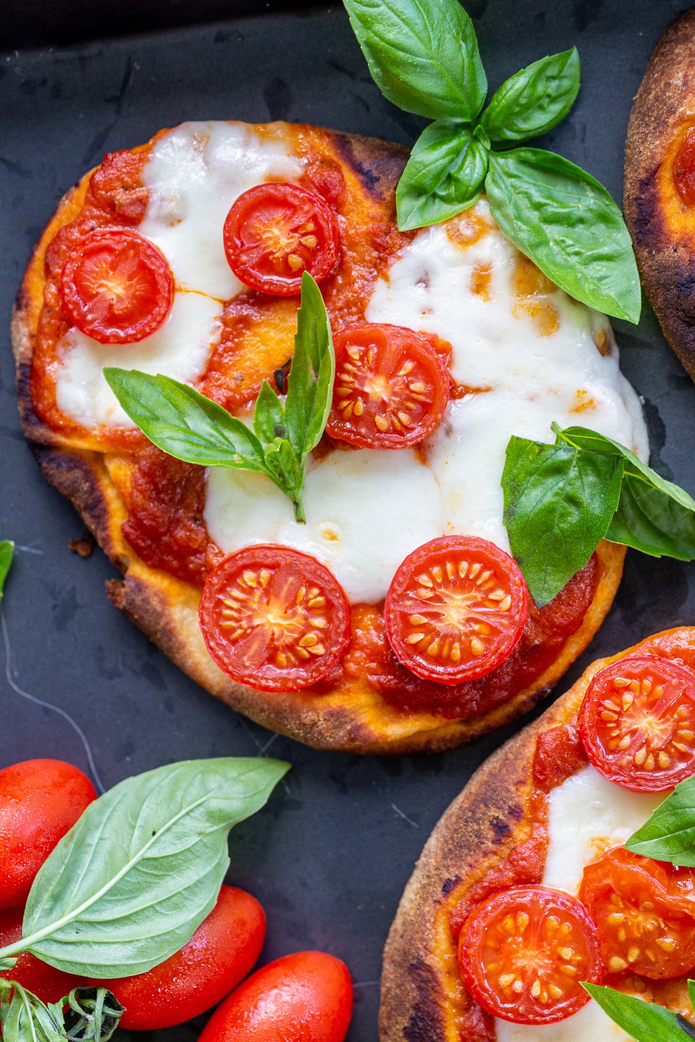 5 Minute Margherita Flatbread Pizza Momsdish