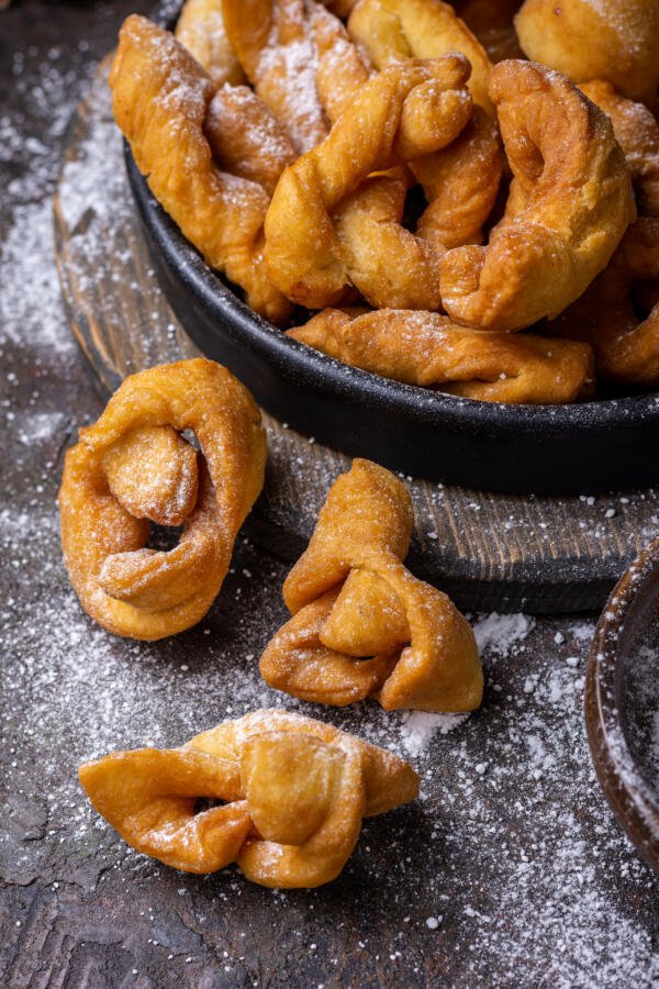 angel wings cookies with powdered sugar 