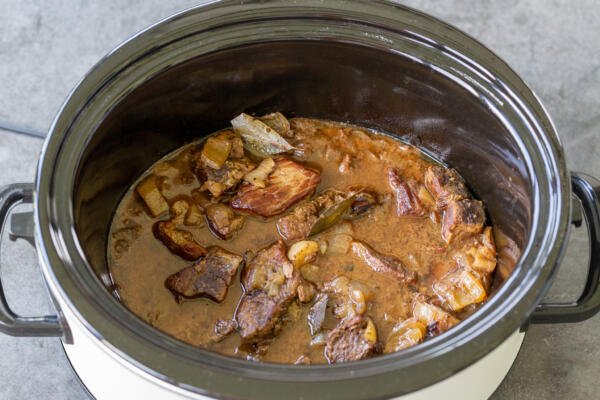 braised beef in a slow cooker
