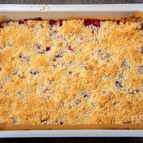 Plum crumble in a pan