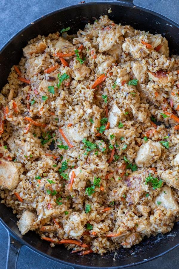 Creamy Cauliflower Rice with Chicken in a pan 