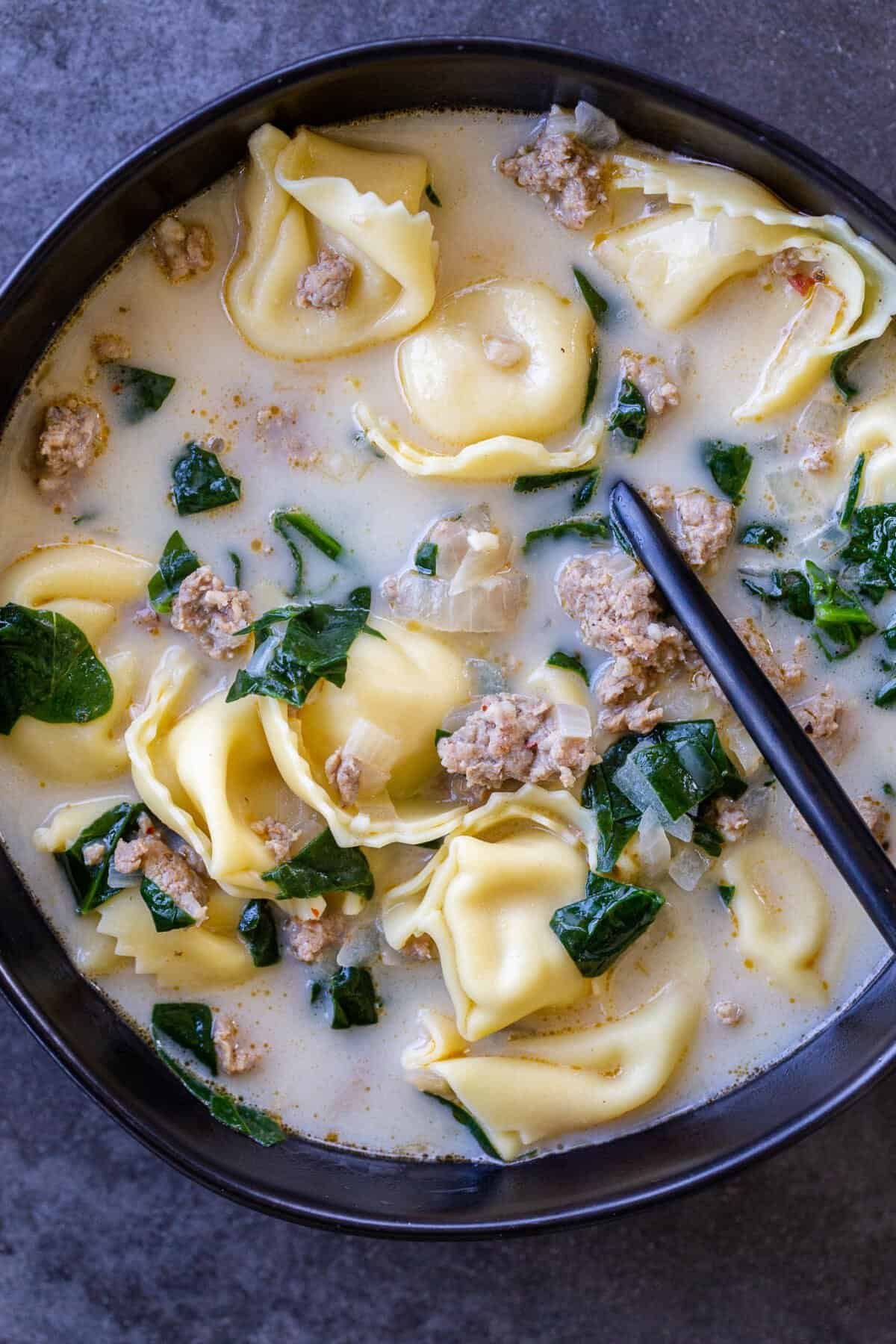 Creamy Spinach Tortellini Soup - Momsdish