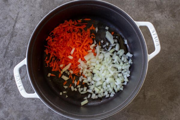 Creamy Vegetarian Borscht Recipe (Beet Soup) - Momsdish