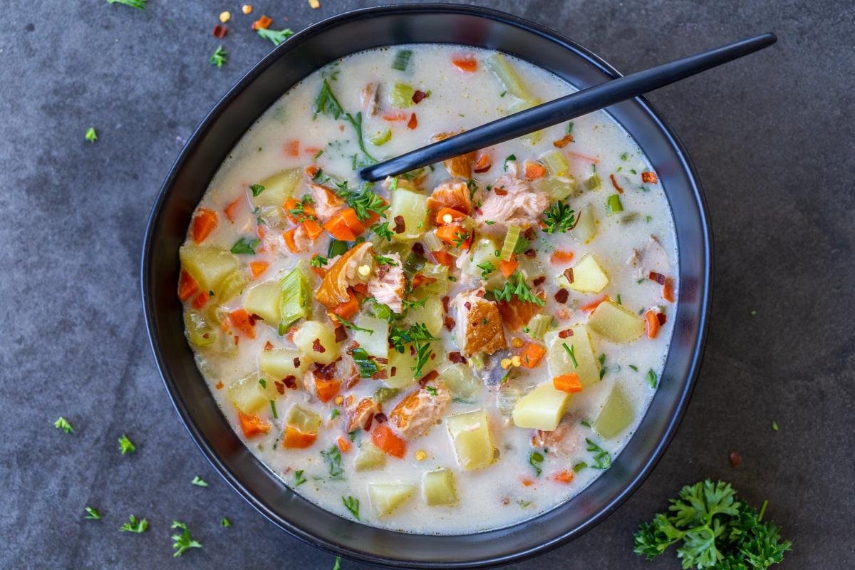 Easy Salmon Chowder Recipe - Momsdish