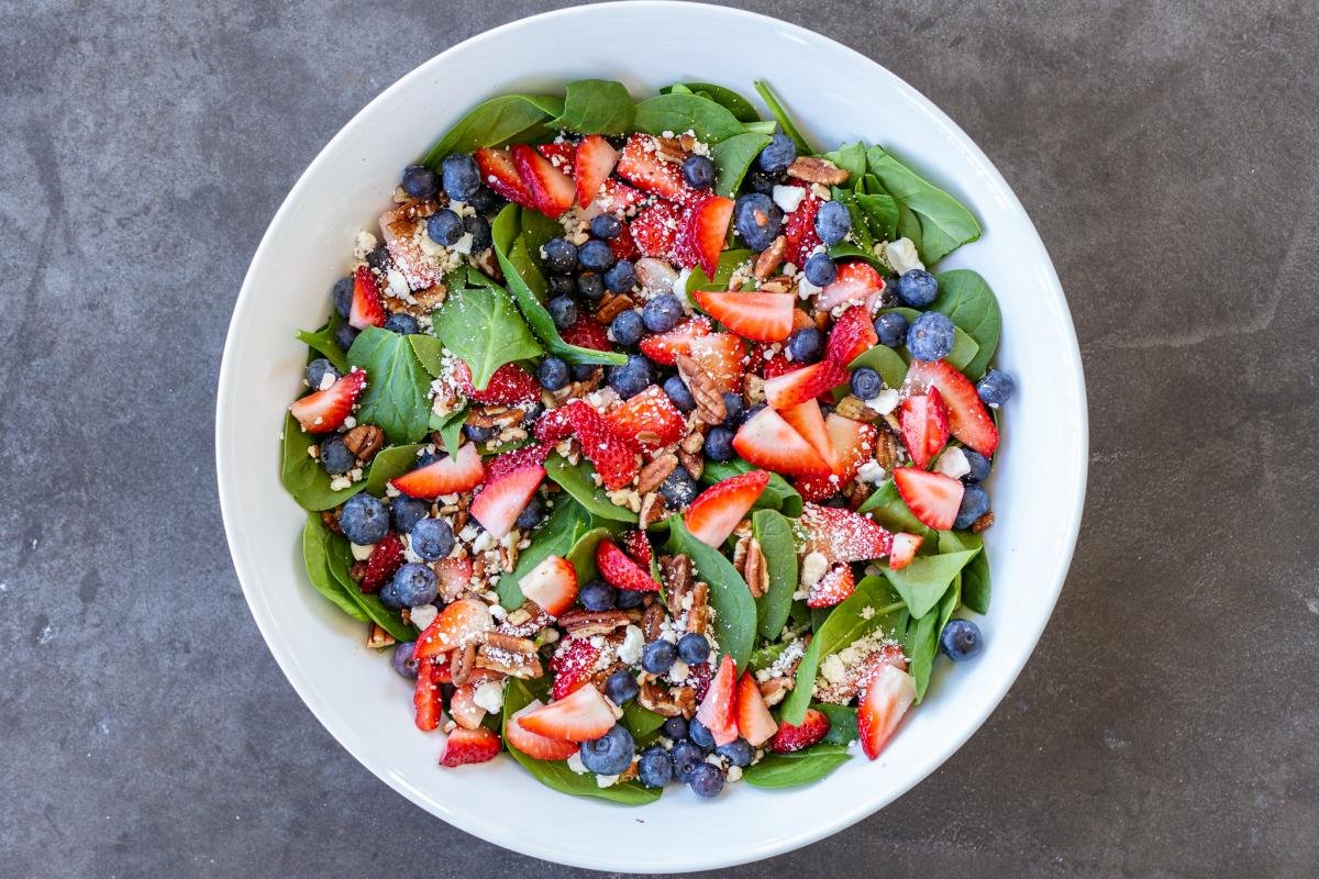 Berry Spinach Salad Recipe Momsdish
