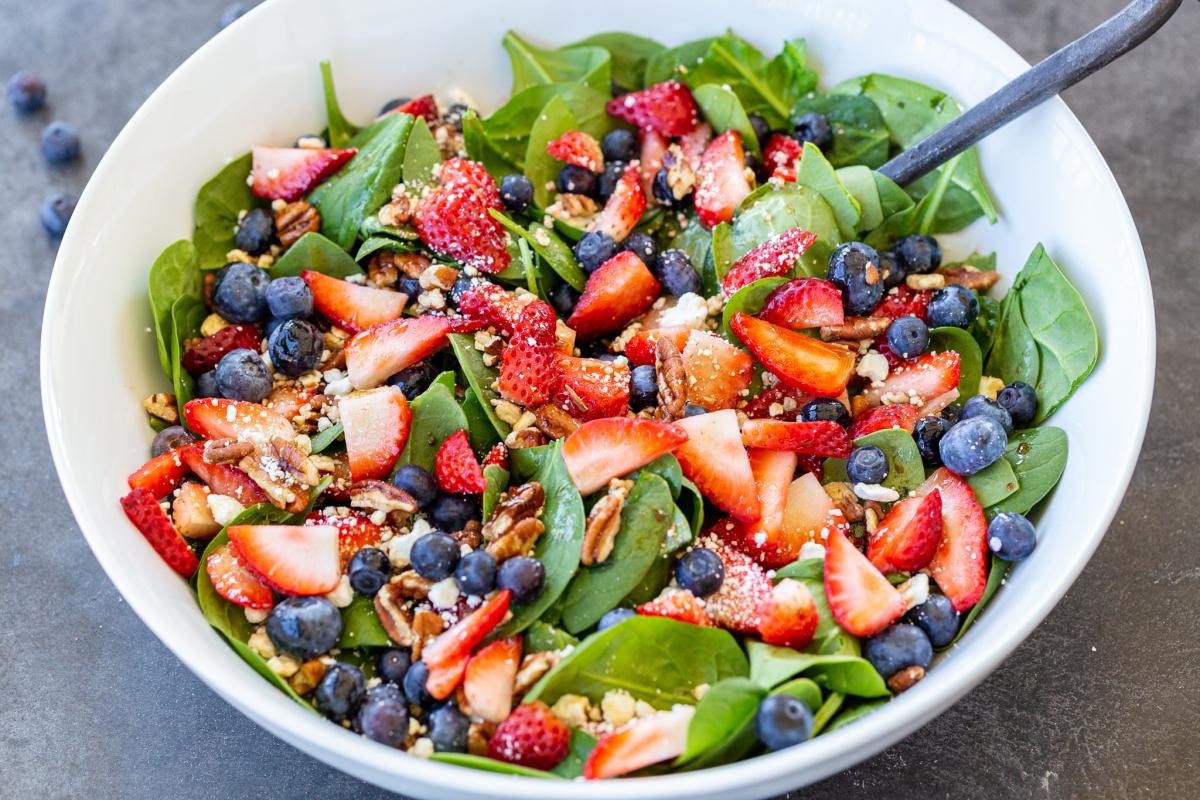 Berry Spinach Salad Recipe Momsdish