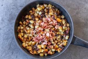 Bacon added to potatoes and mushroom