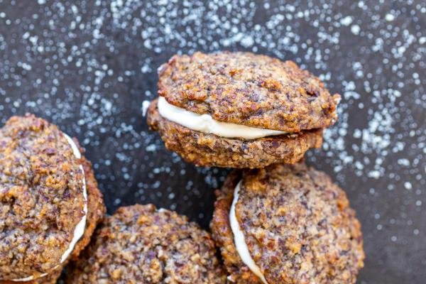 Banana Almond Whoopie Pies