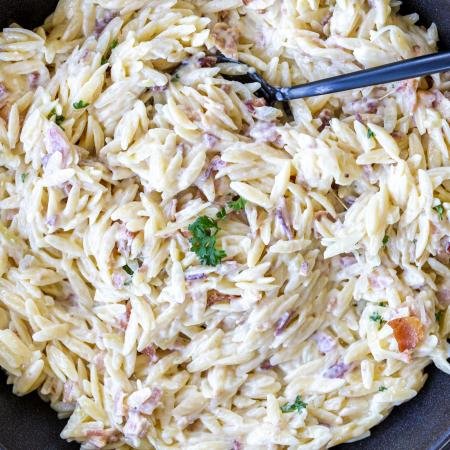 Creamy Orzo Bacon Pasta Recipe - Momsdish