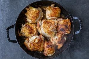 Chicken with garlic broth in a pan
