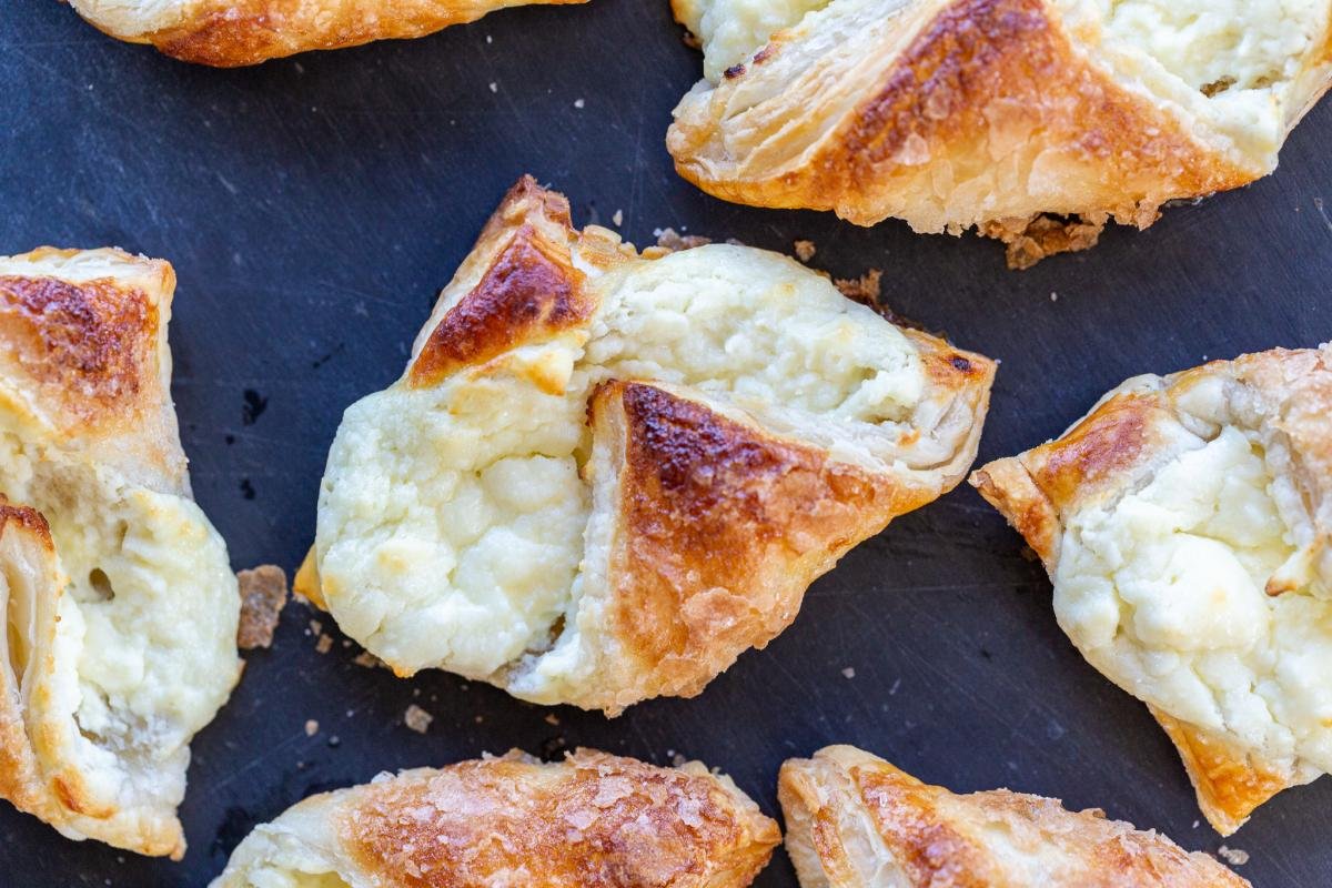 Puff Pastry Cheese Turnovers (Crazy Easy) - Momsdish