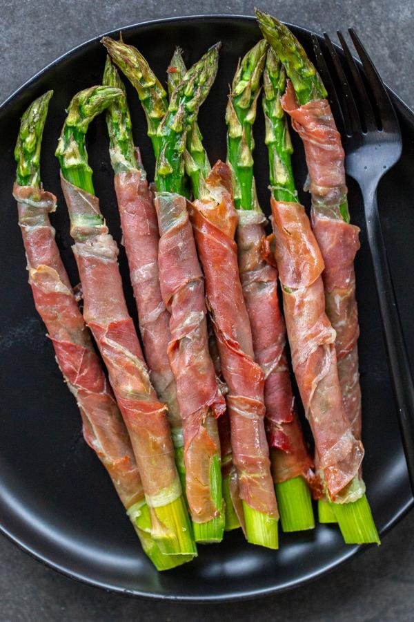 Asparagus Wrapped in Prosciutto Recipe - Momsdish