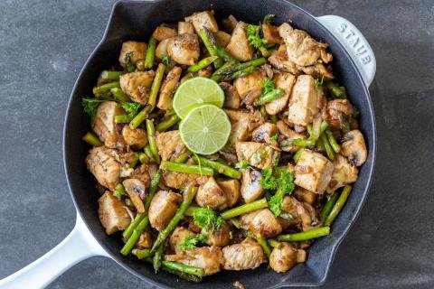 Chicken and Mushrooms with Asparagus in a pan.