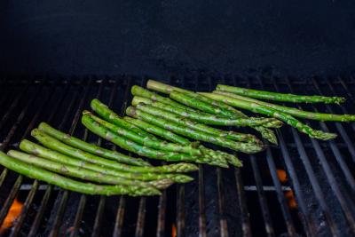 asparagus on a grill