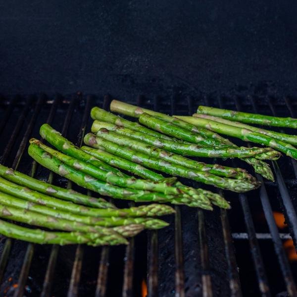 asparagus on a grill