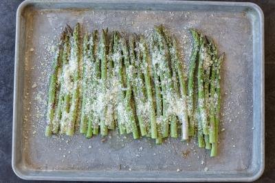 asparagus with parmesan and seasoning