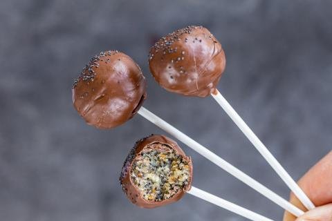 Cake pops with one broken apart
