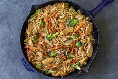 Chicken Lo Mein (One Pan) - Momsdish